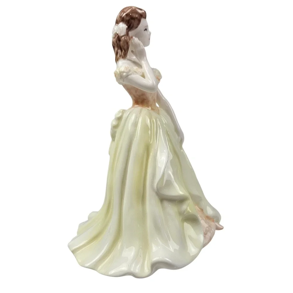 Coalport debutante lauren